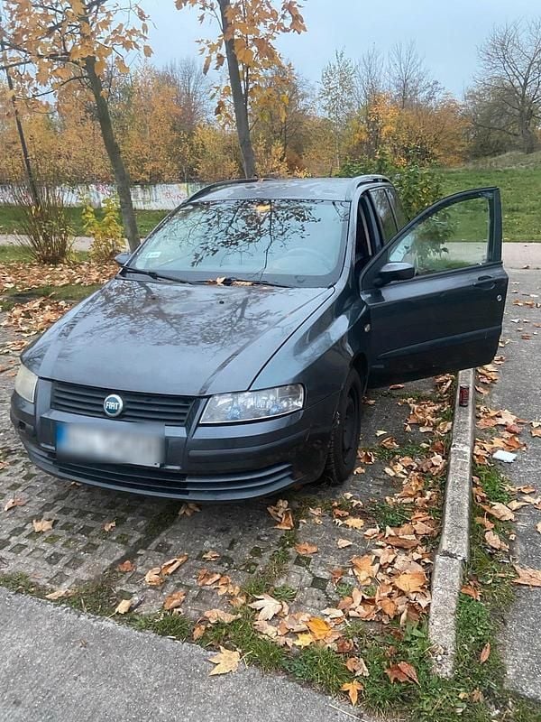 Grün Gebraucht 2005 Fiat Stilo Kombi | 400 € (Superpreis) - Bild 1/4