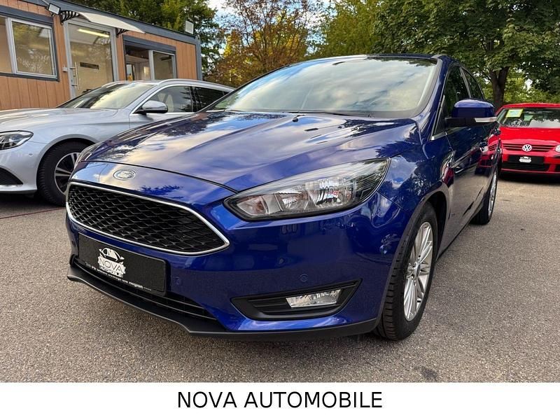 Blau Gebraucht 2018 Ford Focus Cool & Connect Limousine | 7.490 € (Superpreis) - Bild 1/4