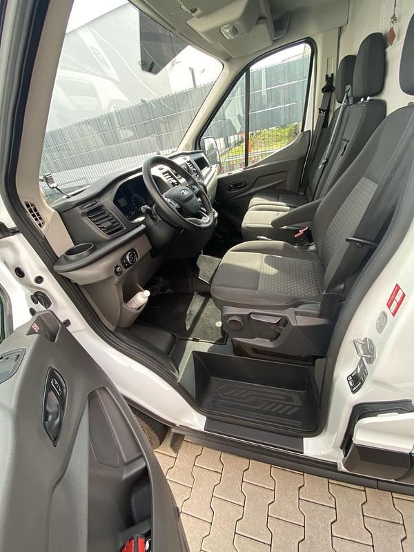 Second-hand Ford Transit 131 CP (96 kW) 2020 Alb Monovolum