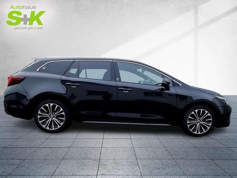 Gebraucht Toyota Corolla Team 141 PS (103 kW) 2023 Mysticschwarz mica (schwarz) Kombi