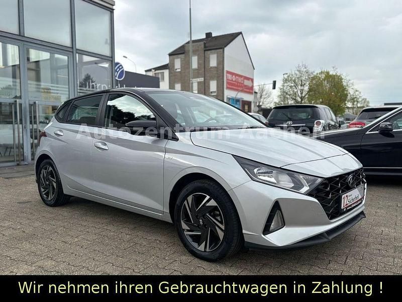 Gebraucht Hyundai i20 101 PS (74 kW) 2022 Silber Kleinwagen
