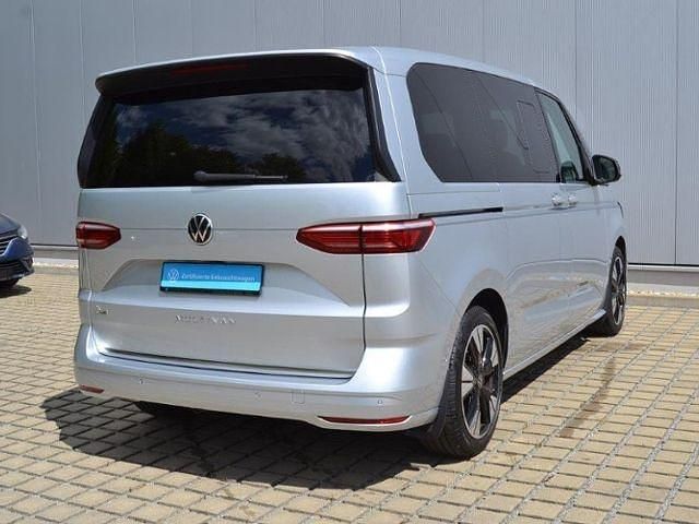 Gebraucht VW Multivan Style 150 PS (110 kW) 2023 Silber Van