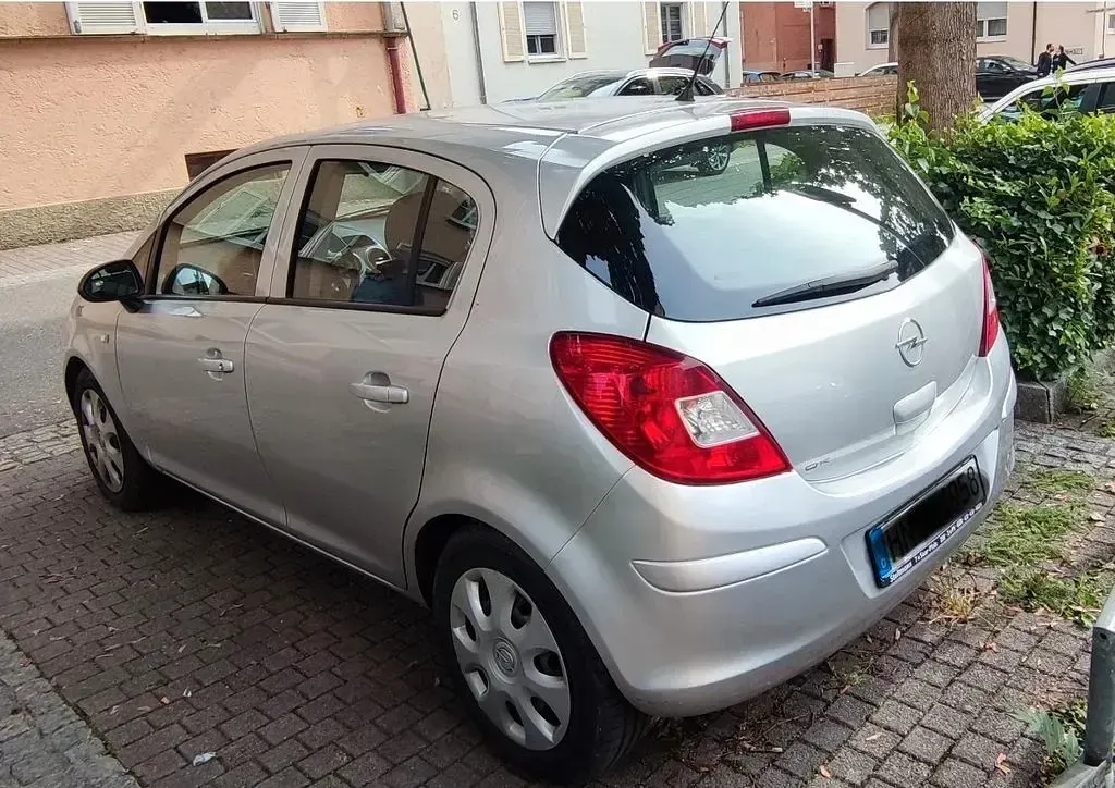 Gebraucht Opel Corsa Edition 80 PS (58 kW) 2009 Silber Kleinwagen