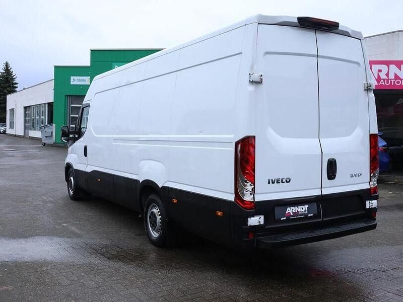Gebraucht Iveco Daily 155 PS (114 kW) 2024 Weiß ic 194 Limousine