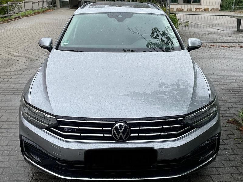 Silber Gebraucht 2020 VW Passat GTE Kombi | 23.500 € (Etwas zu teuer) - Bild 1/4
