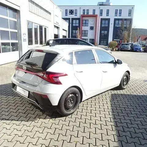 Gebraucht Hyundai i20 Prime 120 PS (88 kW) 2024 Silber Limousine