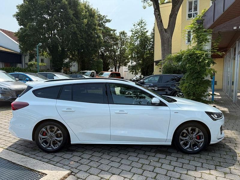 Neu Ford Focus ST-Line 125 PS (91 kW) 2025 Weiß Limousine