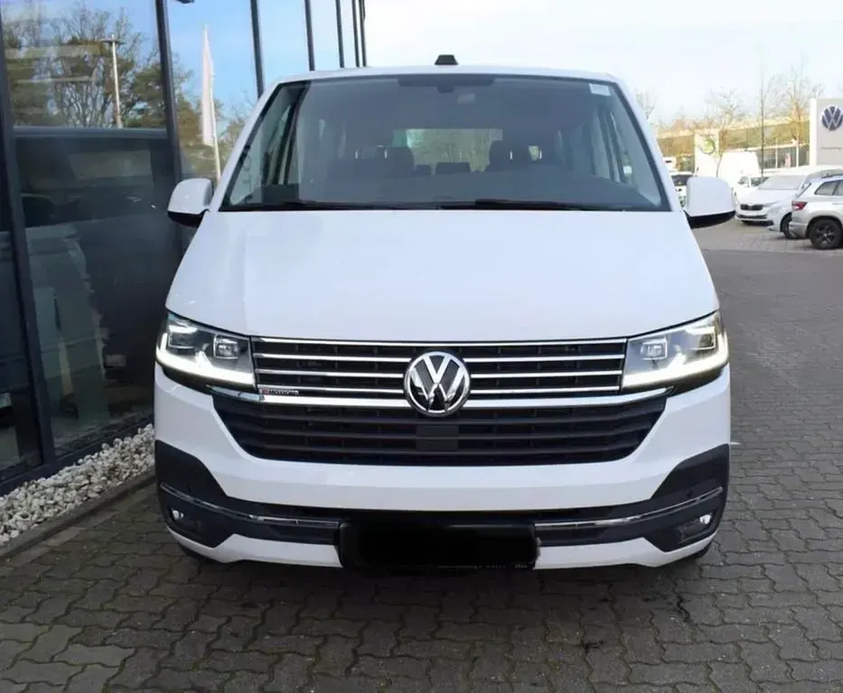 Gebraucht VW Multivan Highline 204 PS (150 kW) 2022 Weiß Van / Kleinbus