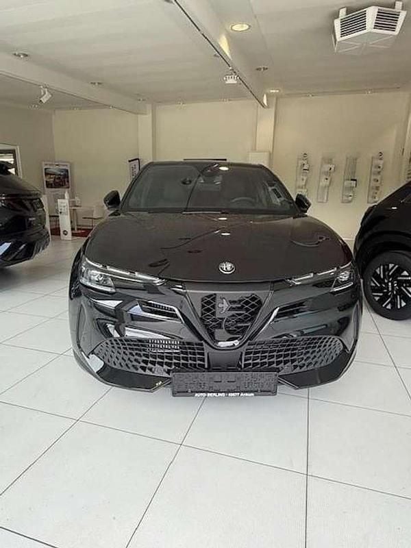 Neu Alfa Romeo GT Junior Edizione Speciale 136 PS (100 kW) 2025 Schwarz SUV