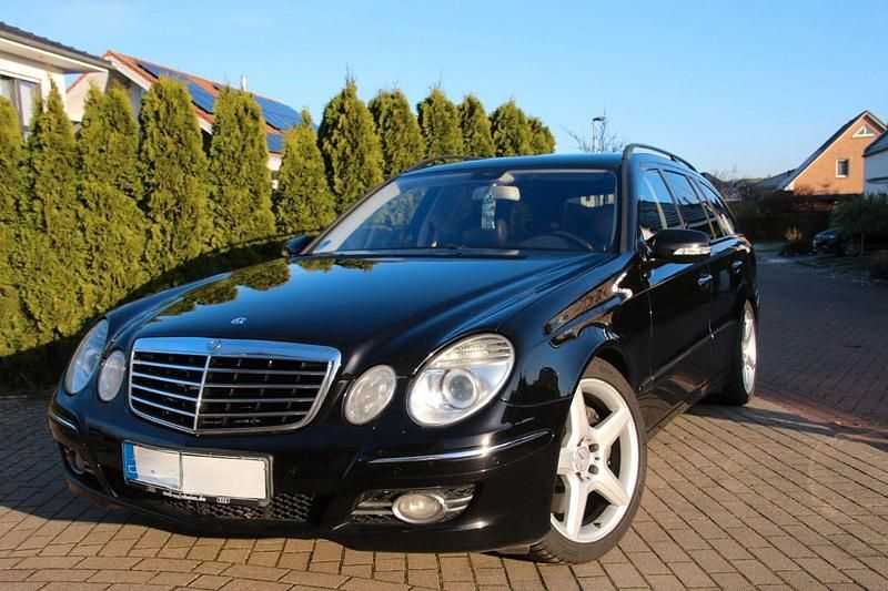 Schwarz Gebraucht 2009 Mercedes E500 Avantgarde Kombi | 9.999 € (Guter Preis) - Bild 1/4