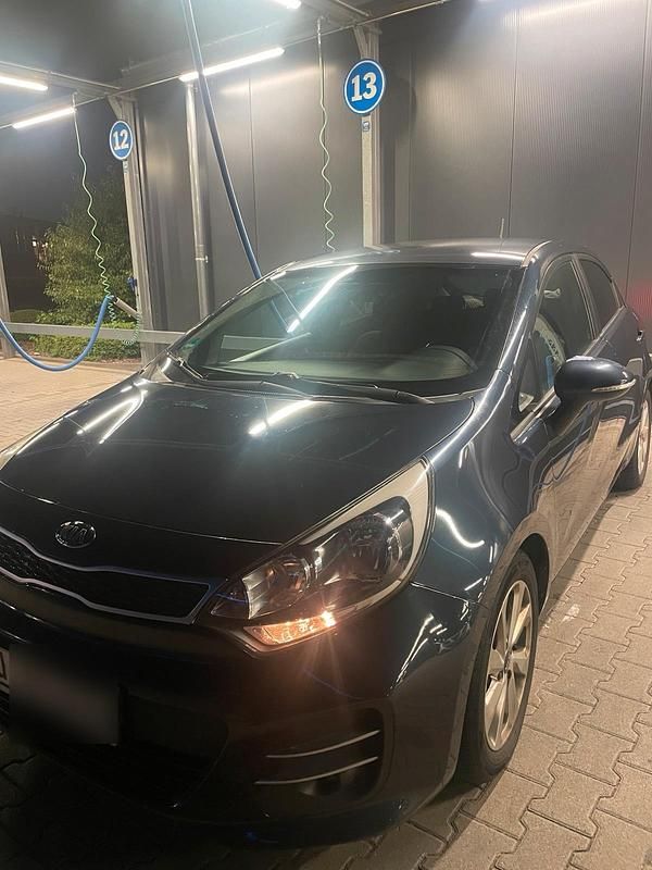 Andere farben Gebraucht 2016 Kia Rio 2 Kleinwagen | 6.400 € (Guter Preis) - Bild 1/4