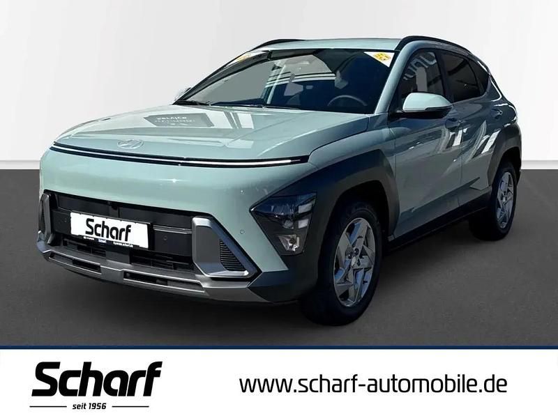 Gruen Neu 2025 Hyundai Kona Trend SUV | 26.590 € (Superpreis) - Bild 1/1
