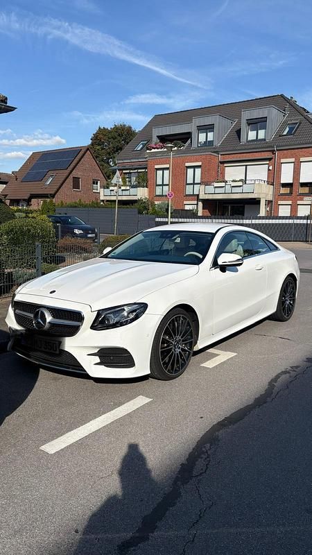 Gebraucht Mercedes E300 AMG 245 PS (180 kW) 2018 Weiß Coupé