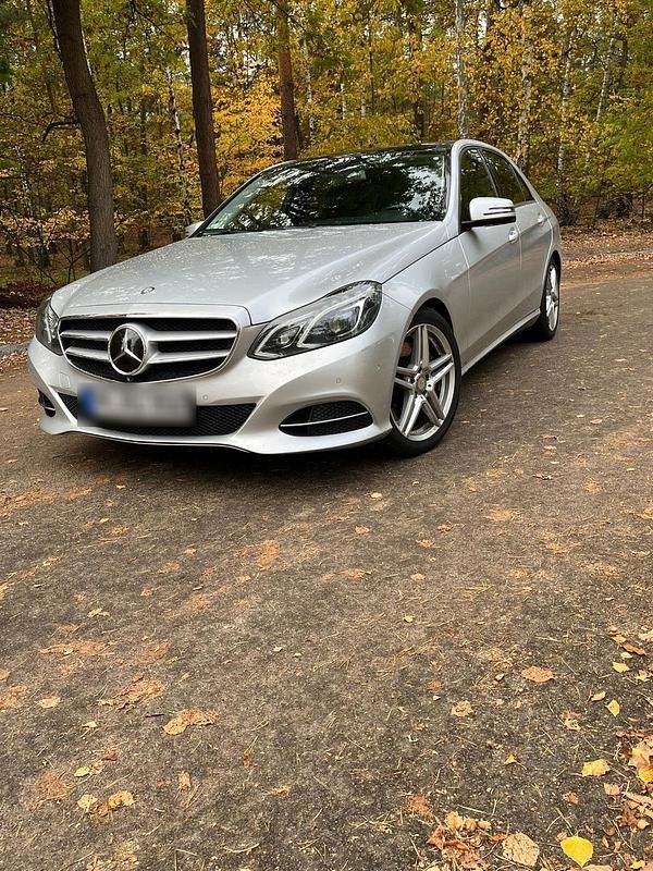 Silber Gebraucht 2013 Mercedes E350 Limousine | 13.800 € (Superpreis) - Bild 1/4