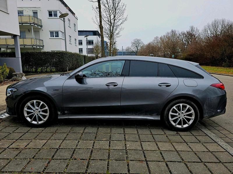 Gebraucht Mercedes CLA250 Shooting Brake AMG 218 PS (160 kW) 2021 Grau Kombi