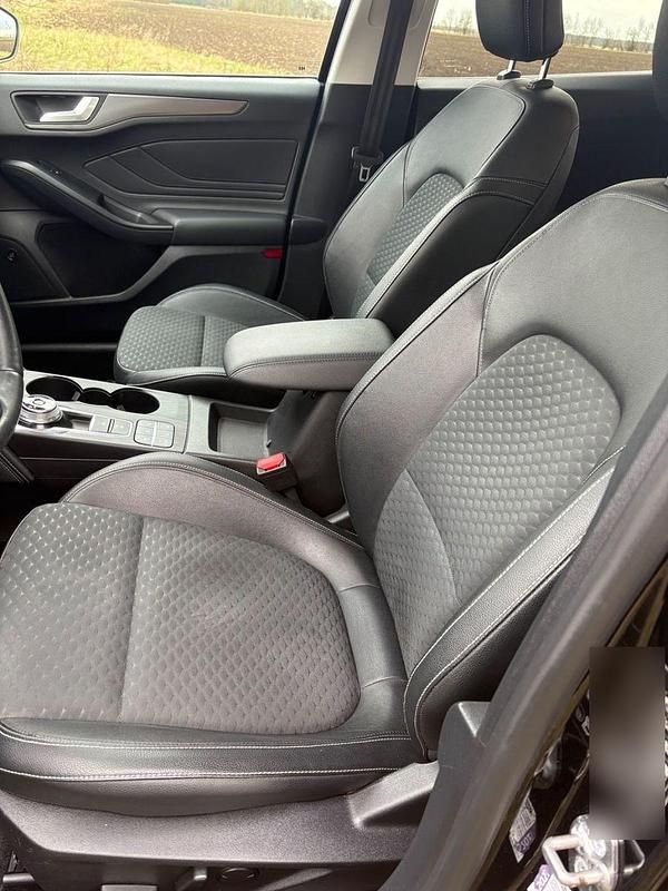 Gebraucht Ford Focus Titanium 150 PS (110 kW) 2019 Schwarz Limousine