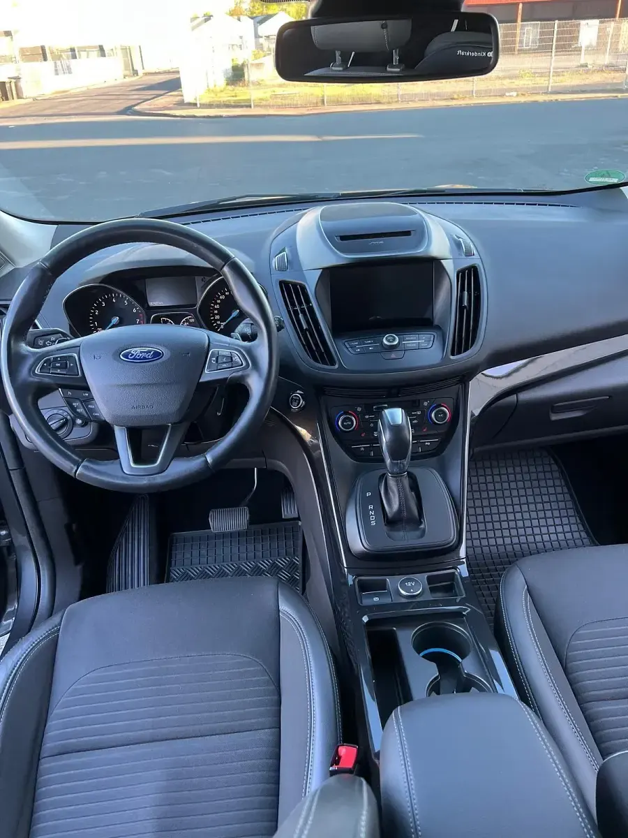 Gebraucht Ford Kuga Titanium 182 PS (133 kW) 2017 Grau SUV