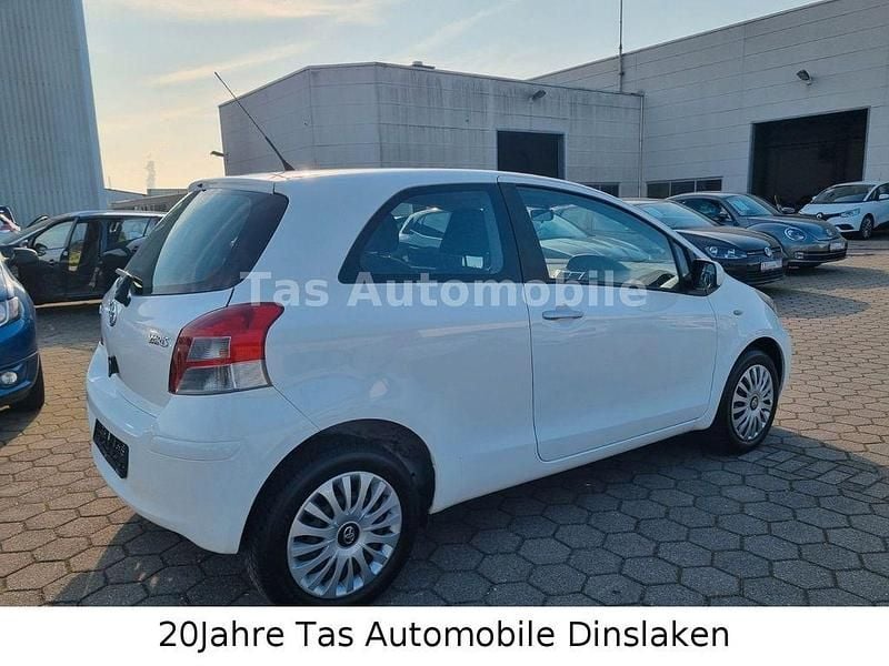 Gebraucht Toyota Yaris Cool 69 PS (50 kW) 2011 Weiß Kleinwagen