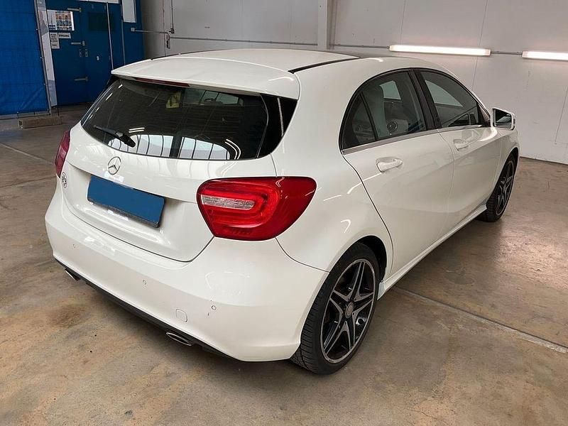Gebraucht Mercedes A200 Urban 156 PS (114 kW) 2014 Weiß Limousine