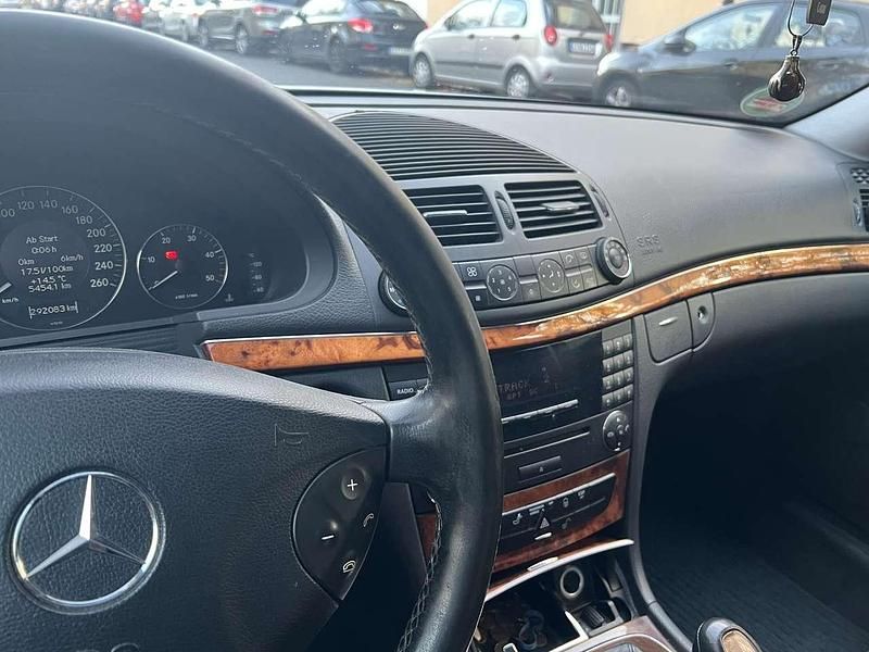 Gebraucht 2003 Mercedes E220 Avantgarde Limousine | 3.579 € (Fairer Preis) - Bild 1/3