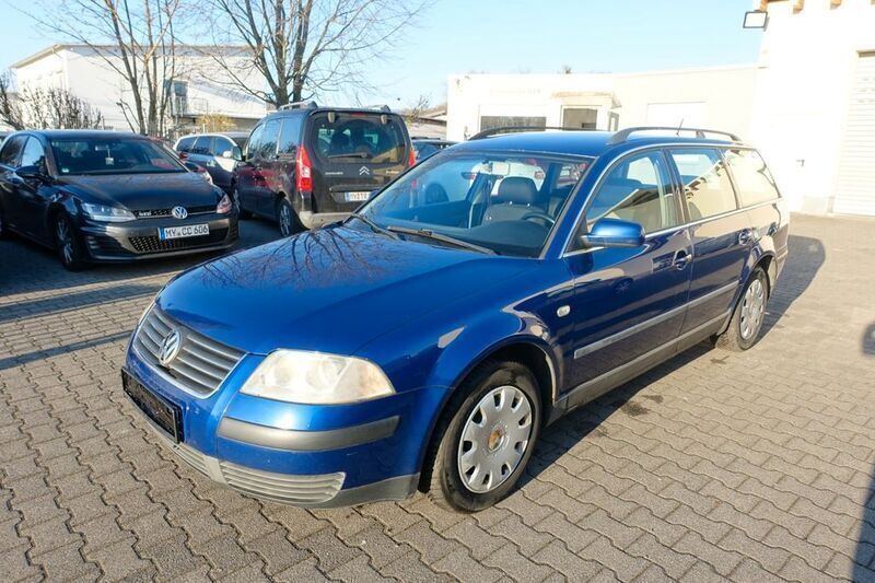 Blau Gebraucht 2001 VW Passat Kombi | 990 € (Superpreis) - Bild 1/4