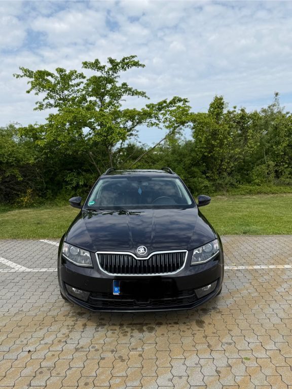 Schwarz Gebraucht 2014 Skoda Octavia Ambition Kombi | 8.199 € (Fairer Preis) - Bild 1/4