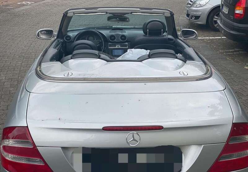 Grau Gebraucht 2004 Mercedes CLK200 Avantgarde Cabrio | 3.600 € - Bild 1/4