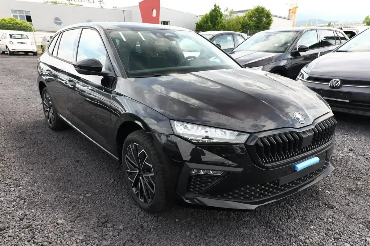 Neu Skoda Scala Dynamic 150 PS (110 kW) 2025 Stahlgrau Kleinwagen