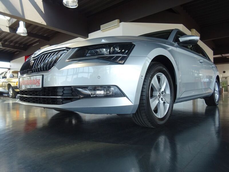 Silber Gebraucht 2017 Skoda Superb Ambition Kombi | 17.490 € (Fairer Preis) - Bild 1/4