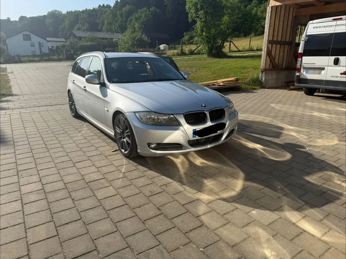 Gebraucht BMW 318 Efficient Dynamics 143 PS (105 kW) 2012 Silber Kombi
