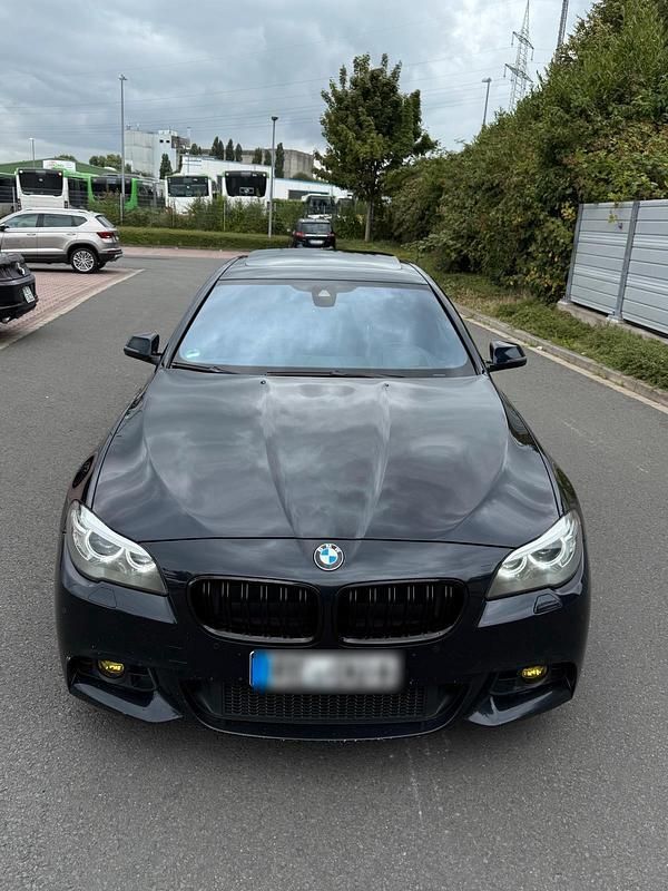 Blau Gebraucht 2013 BMW 530 M Sport Limousine | 17.999 € (Teuer) - Bild 1/4