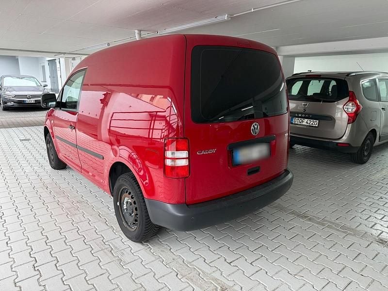 Second-hand VW Caddy 75 CP (55 kW) 2015 Roșu Monovolum