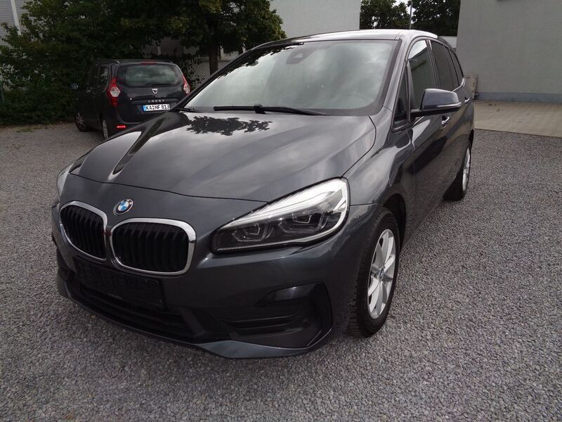 Grau Gebraucht 2022 BMW 216 Gran Tourer Advantage Van / Kleinbus | 14.200 € (Guter Preis) - Bild 1/4