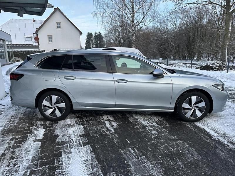 Gebraucht VW Passat Business+ 150 PS (110 kW) 2025 Silber Kombi