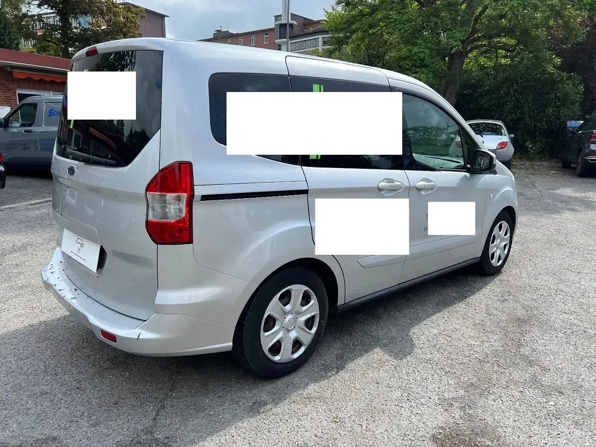 Gebraucht Ford Tourneo Courier 95 PS (69 kW) 2015 Silber Van / Kleinbus