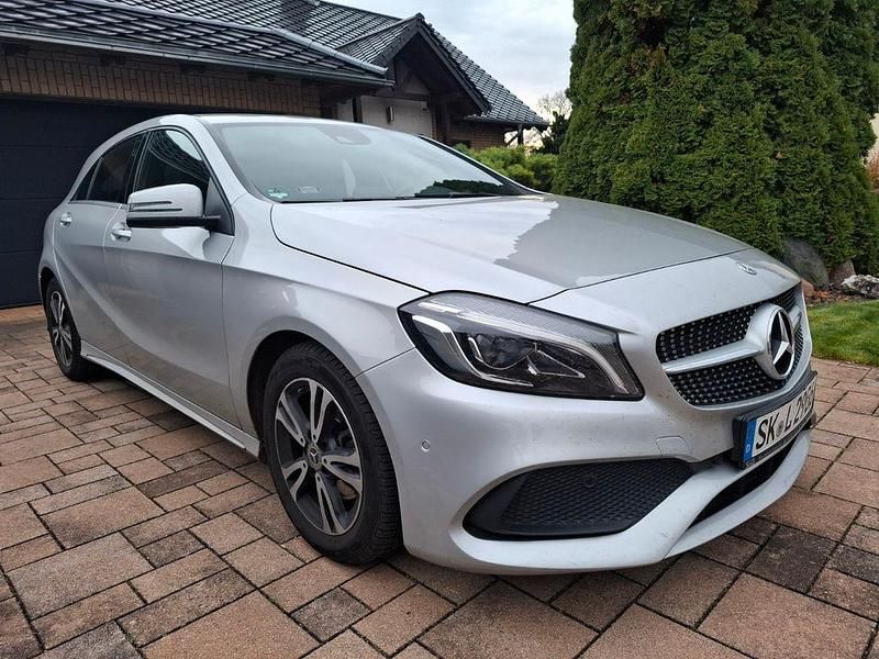 Silber Gebraucht 2017 Mercedes A200 AMG Limousine | 14.995 € (Guter Preis) - Bild 1/4