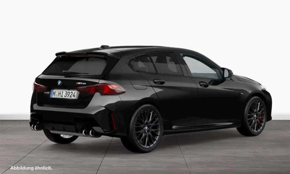 Gebraucht BMW M135 M Sport 300 PS (220 kW) 2026 Saphirschwarz metallic Kleinwagen