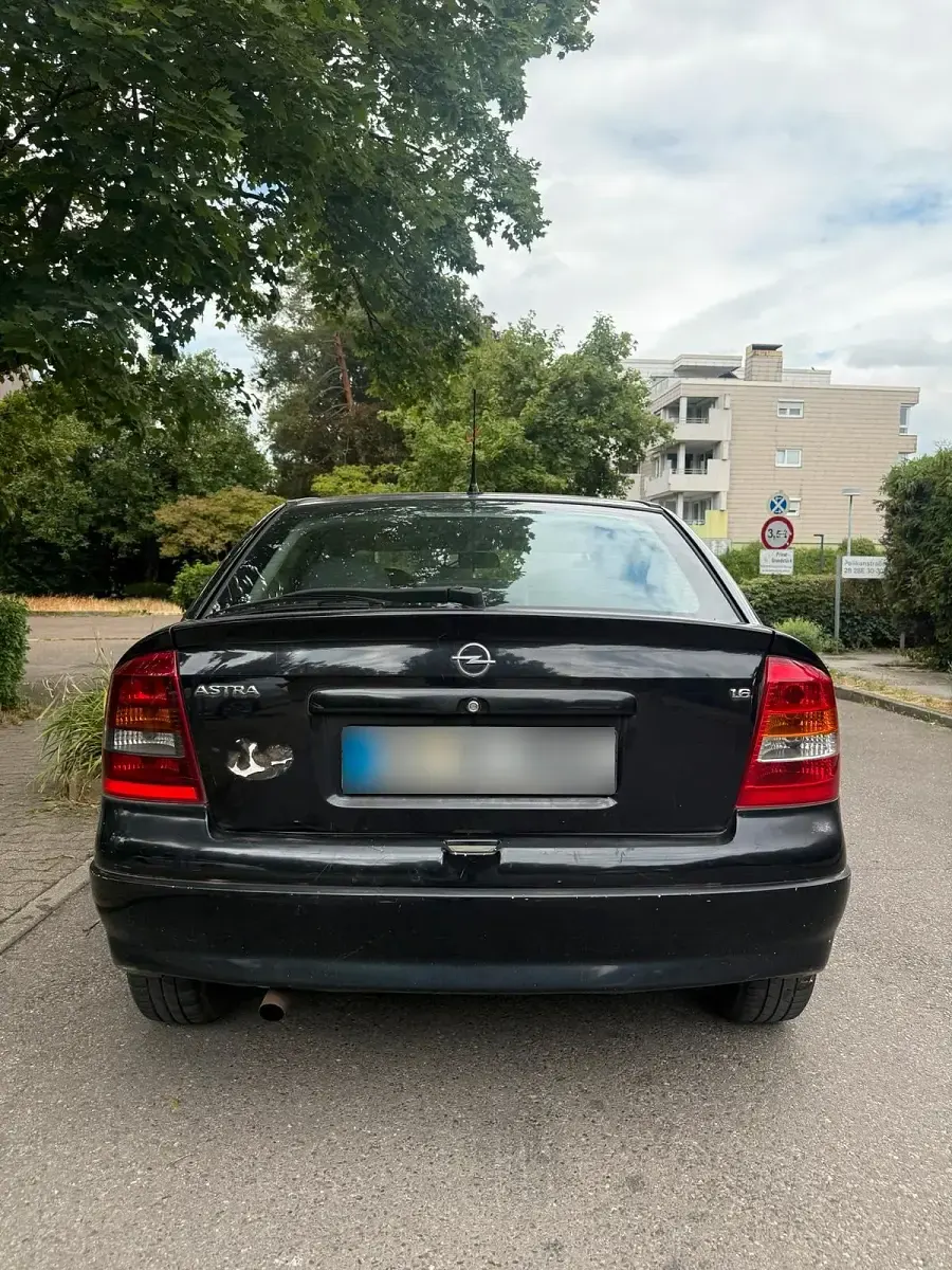 Gebraucht Opel Astra 105 PS (77 kW) 2004 Schwarz Limousine