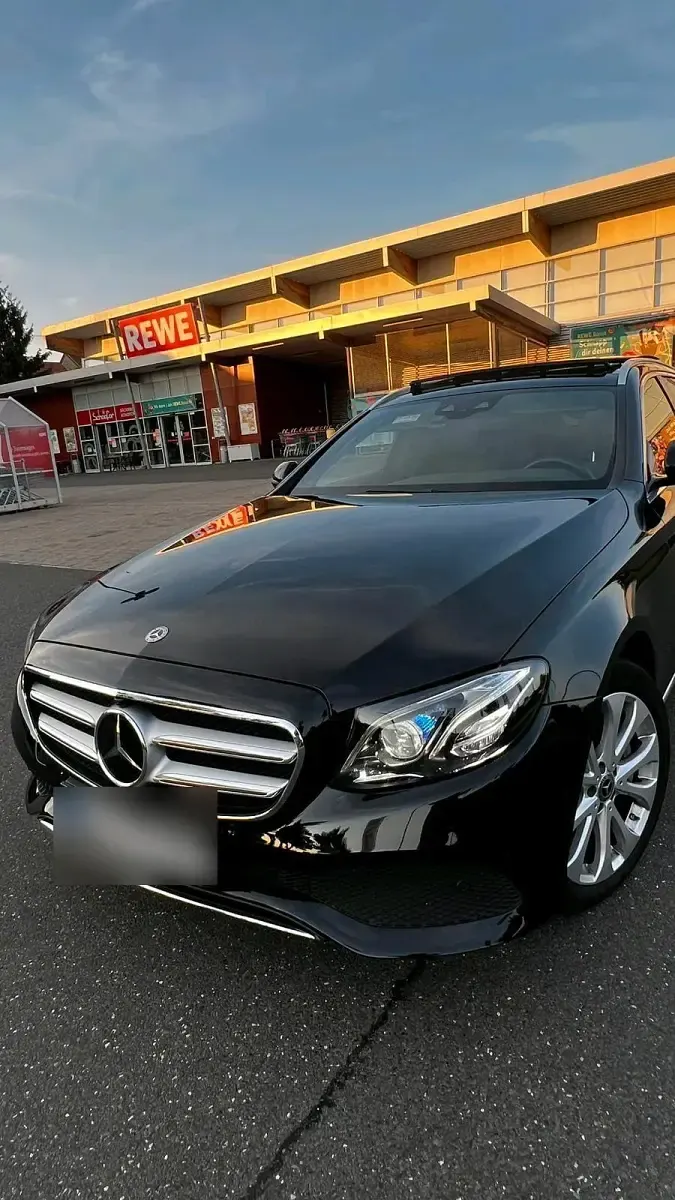 Gebraucht Mercedes E350 AMG line 258 PS (189 kW) 2018 Schwarz Kombi