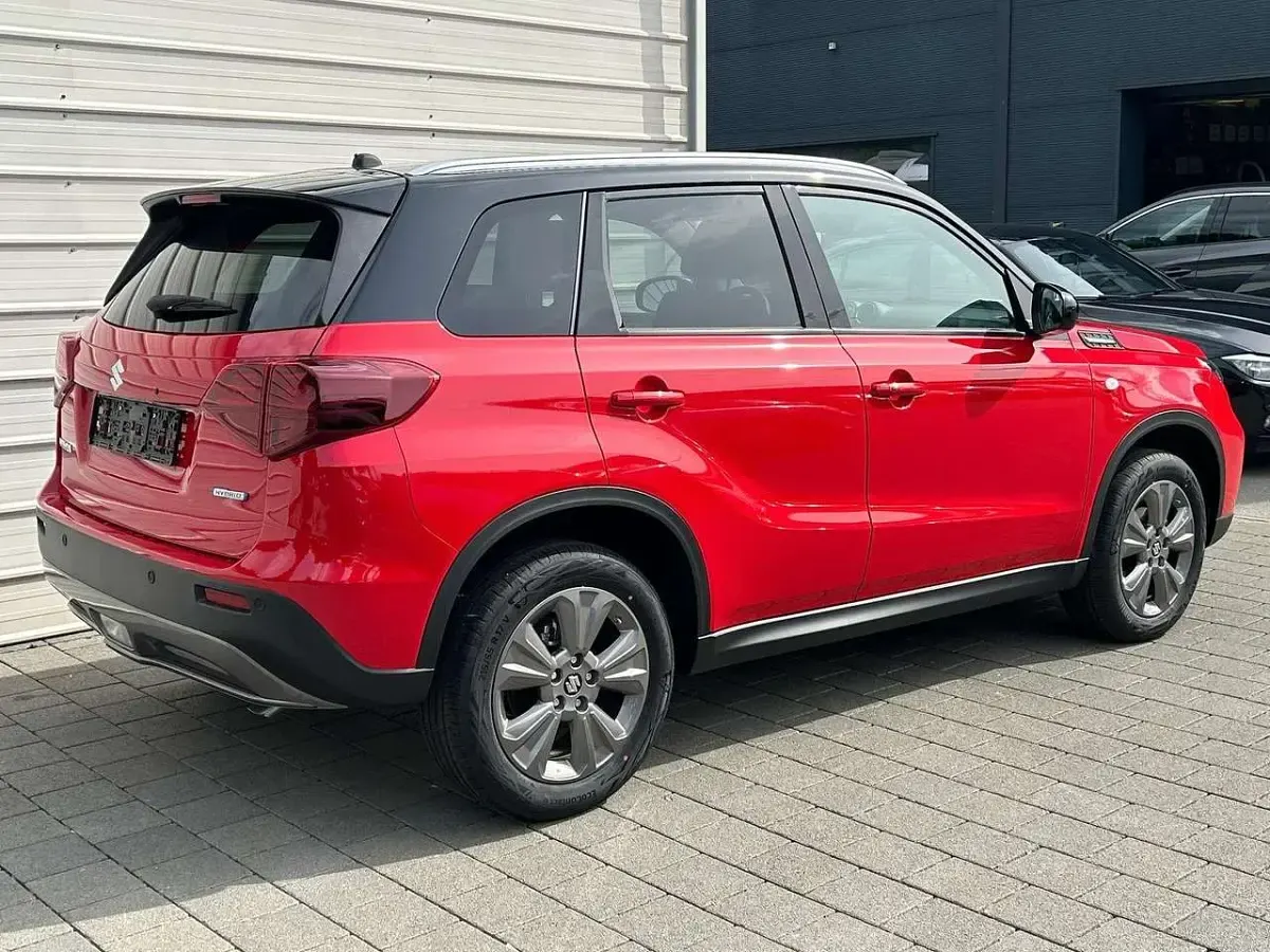 Neu Suzuki Vitara Comfort 110 PS (80 kW) 2026 Bright red / cosmic black... SUV