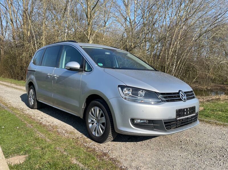 Silber Gebraucht 2011 VW Sharan Comfortline Van / Kleinbus | 7.990 € (Fairer Preis) - Bild 1/4