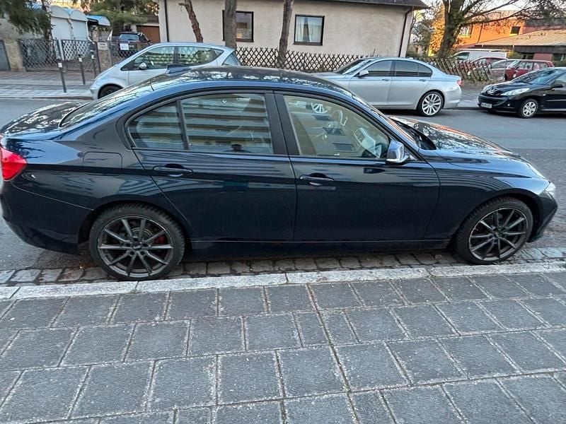 Gebraucht BMW 318 143 PS (105 kW) 2012 Blau Limousine