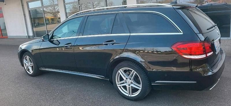Gebraucht Mercedes E250 204 PS (150 kW) 2014 Schwarz Kombi