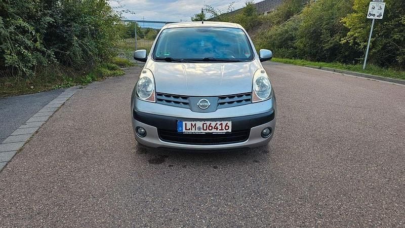 Grau Gebraucht 2006 Nissan Note Acenta Van / Kleinbus | 3.999 € (Etwas zu teuer) - Bild 1/4