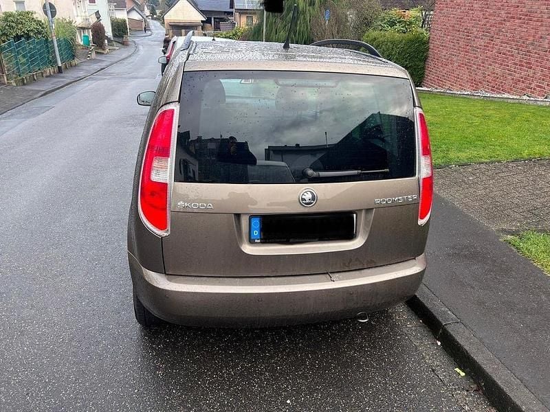 Gebraucht Skoda Roomster Fresh 86 PS (63 kW) 2014 Braun Van / Kleinbus