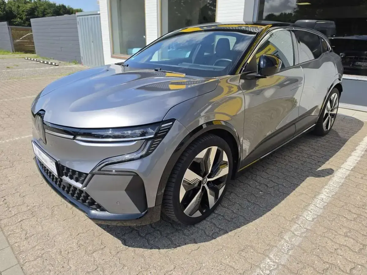 Gebraucht Renault Megane E-Tech Techno 160 kW (218 PS) 2023 Grau kqg + schwarz gne Limousine