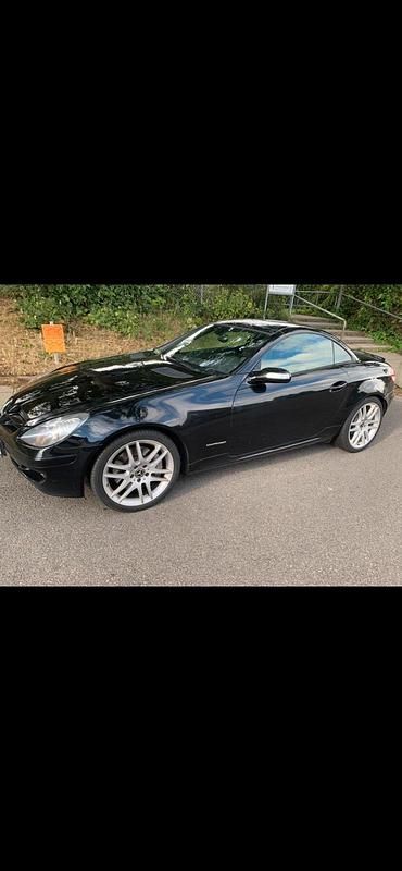 Schwarz Gebraucht 2008 Mercedes SLK200 Cabrio | 8.490 € (Fairer Preis) - Bild 1/4
