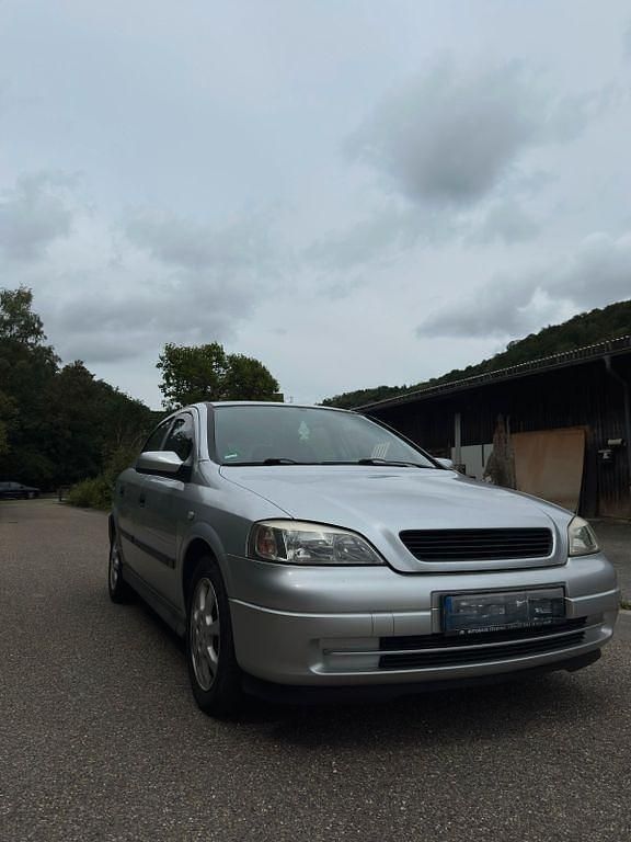 Grau Gebraucht 2002 Opel Astra Limousine | 600 € (Superpreis) - Bild 1/4