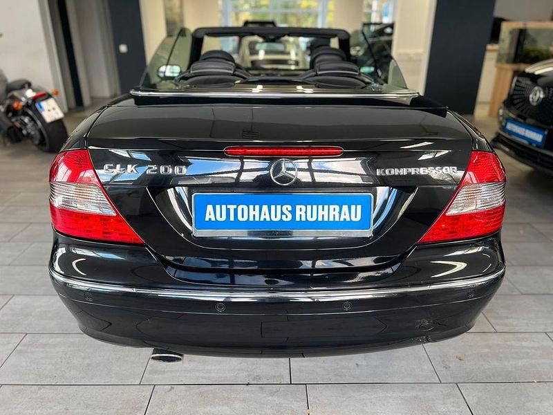 Second-hand Mercedes CLK200 163 CP (119 kW) 2006 Negru Cabrio