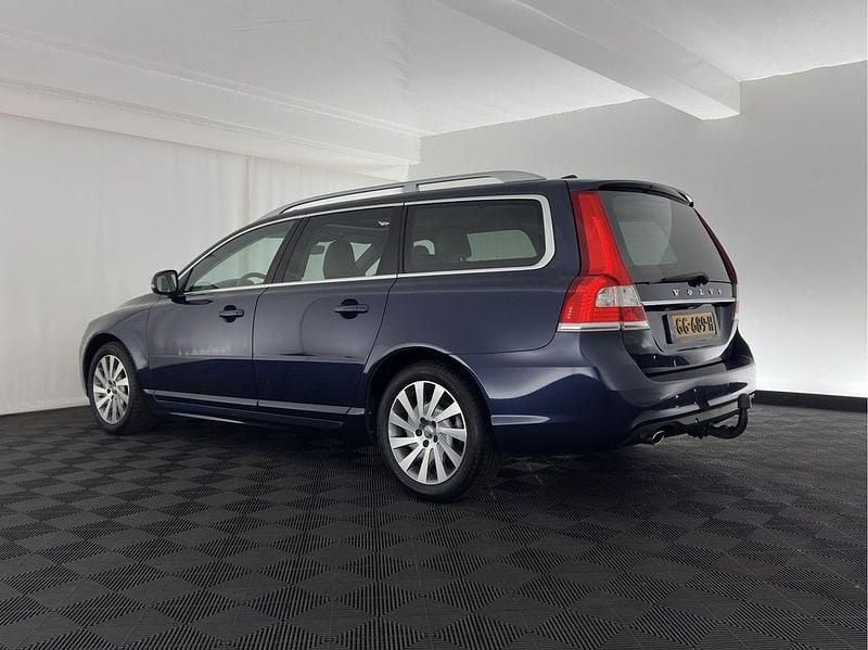 Gebraucht Volvo V70 Summum 181 PS (133 kW) 2015 Blau Kombi